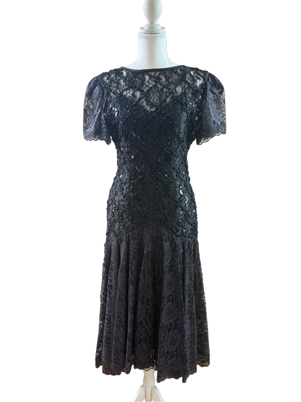 HW Collections Elegant Black Lace and Sequin Evening Dress, Size 8 - Picture 2 of 11